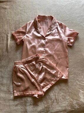 LYANER Pink Satin Silky 2 Piece Pajama Set Shorts Button Front Top Sz XS EUC